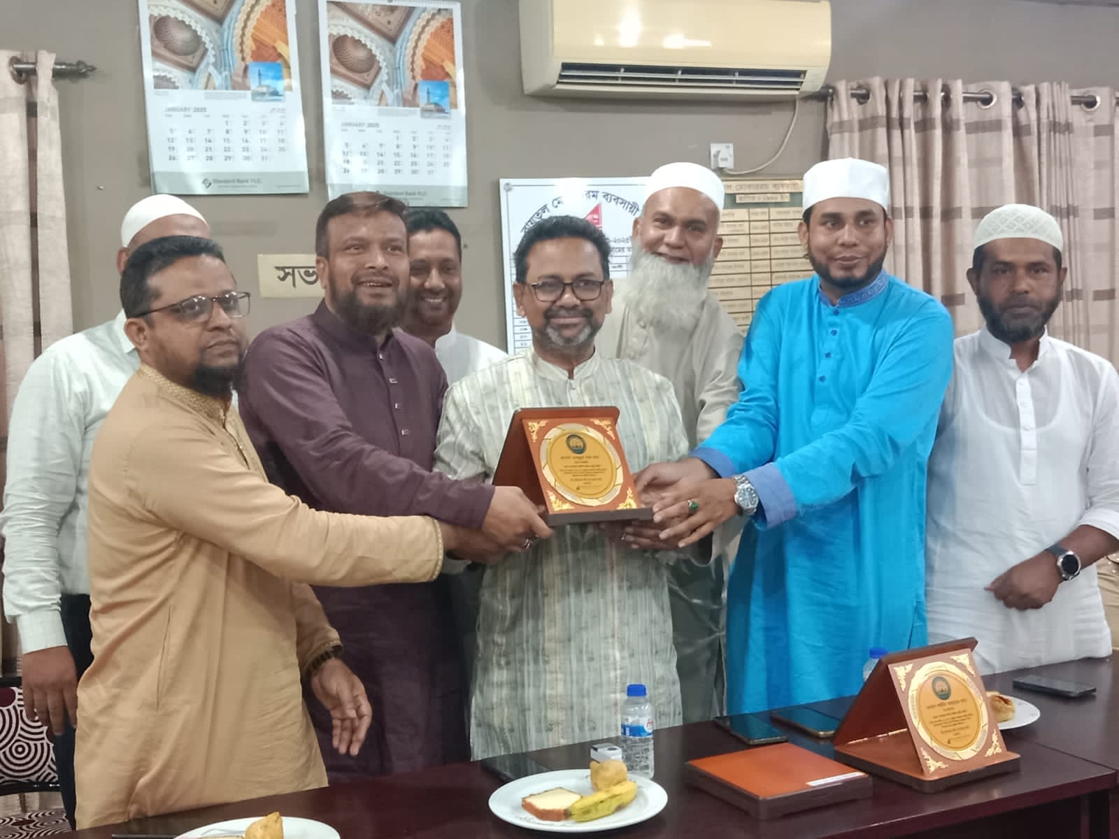 বায়তুল মোকাররম জাতীয় মসজিদে মাহে রমজানে বিশেষ অবদানে সমমনা পুরস্কার এনামুল হক দোলন